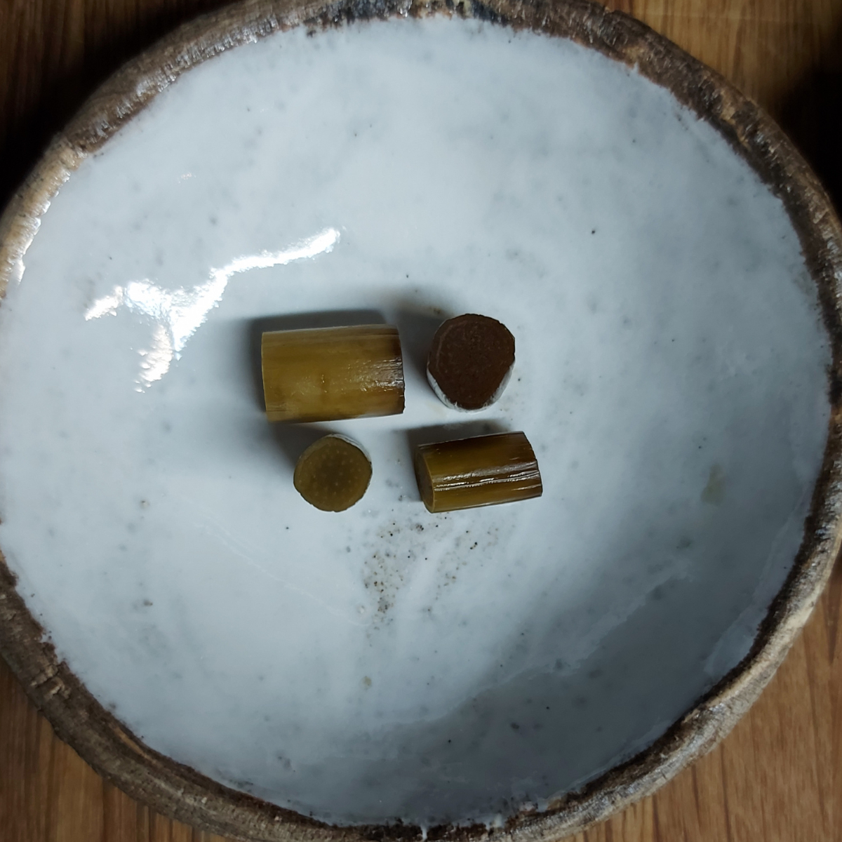 Fermentierte Knoblauchstengel NaNum Galerie und Restaurant Berlin Kreuzberg