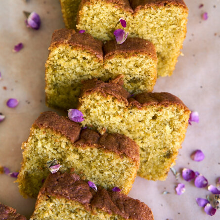 Pistazienkuchen mit Rosenwasser Rocket + Basil Berlin Tiergarten
