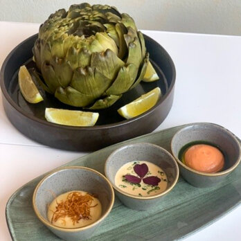 Artischocke mit dreierlei Dips