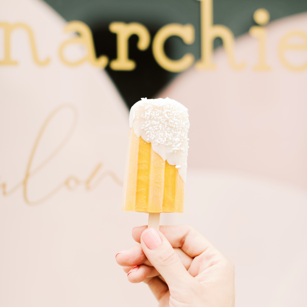 Eissalon Zuckermonarchie Hamburg Yana Schicht (2) Eissalon Zuckermonarchie Hamburg Yana Schicht (2)