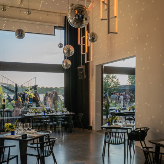 crackers I lovers by the waters