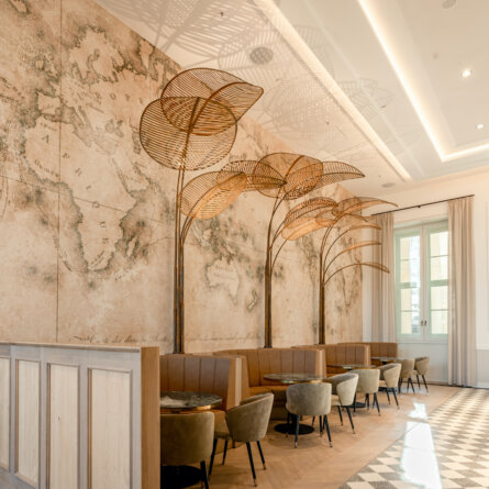 Blick auf den Fernsehturm Deli Alexander im Humboldt-Forum (1)