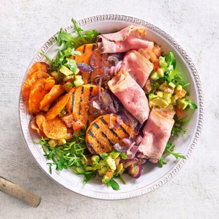 bowl-mit-sweet-potatos-und-roastbeef-salate-der-superlative