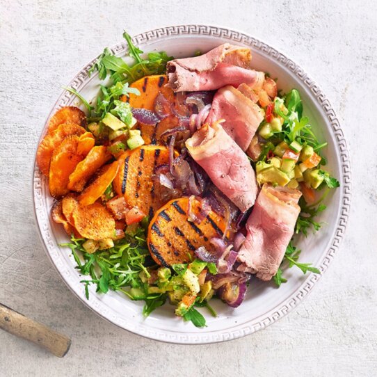 bowl-mit-sweet-potatos-und-roastbeef-salate-der-superlative