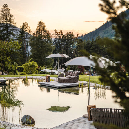 Am Naturbadteich Cyprianerhof Dolomit Resort I Hannes Niederkofler