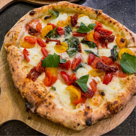 Cheers Kiez Pizza I Quattro Pomodori