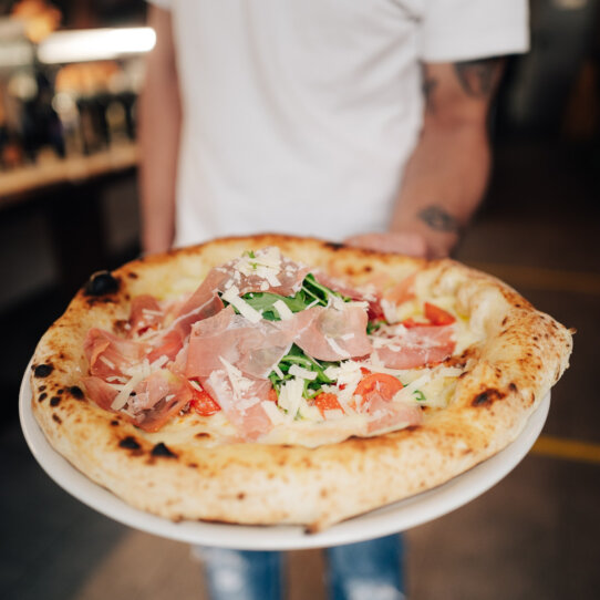 Con Gusto (4) Con Gusto (4)