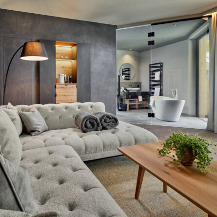 Cyprianerhof Dolomit Resort_Antermoja Suite_Wohnraum I Michael Huber