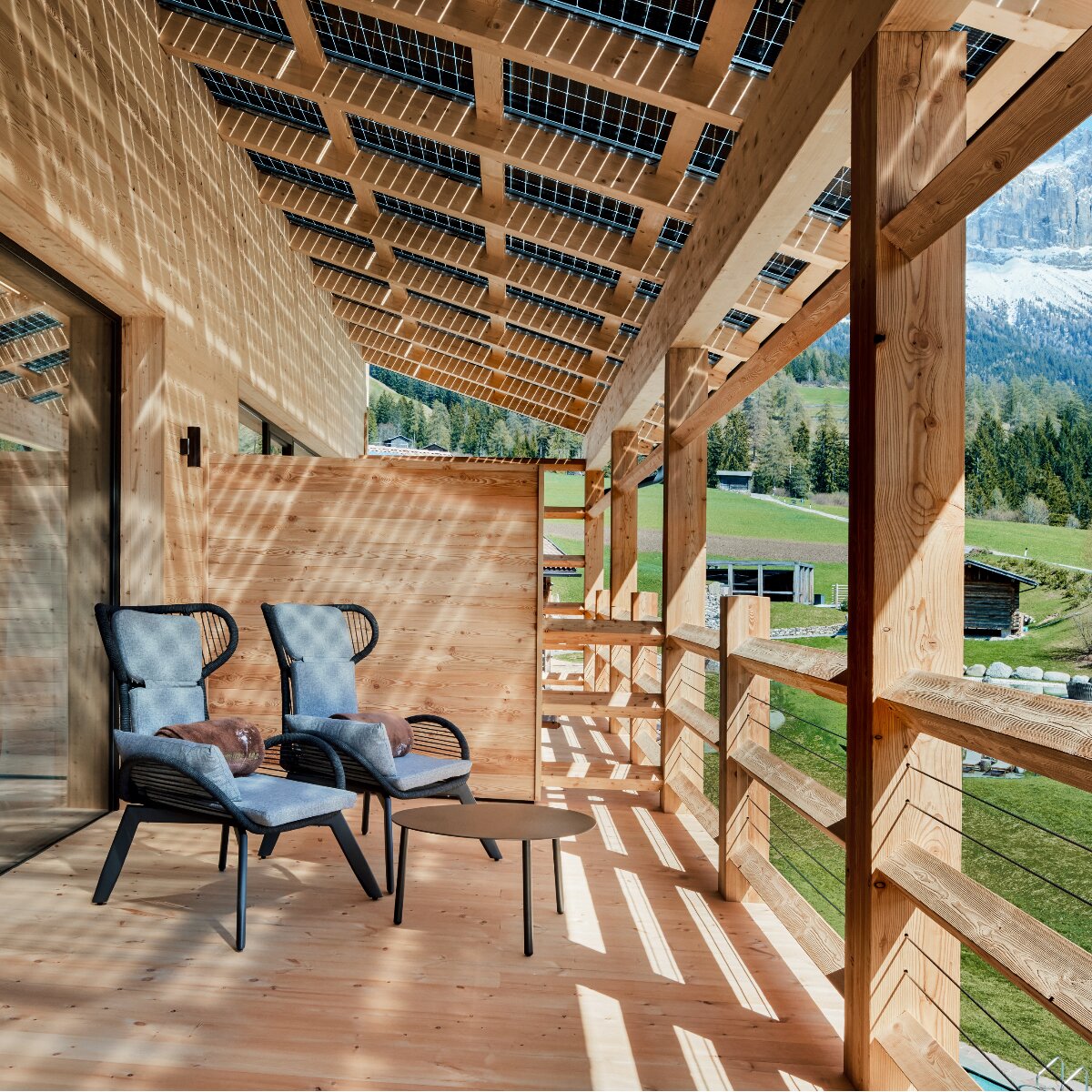 Cyprianerhof Dolomit Resort_ Laurinzimmer_Balkon mit Rosengartenblick I Michael Huber