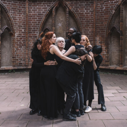 ifa-Galerien Berlin, Isaac Chong Wai, Die Mütter, 2022, Performance, Klosterruine, Berlin