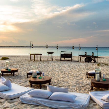 Pre Dinner Drinks I andBeyond Mnemba Island