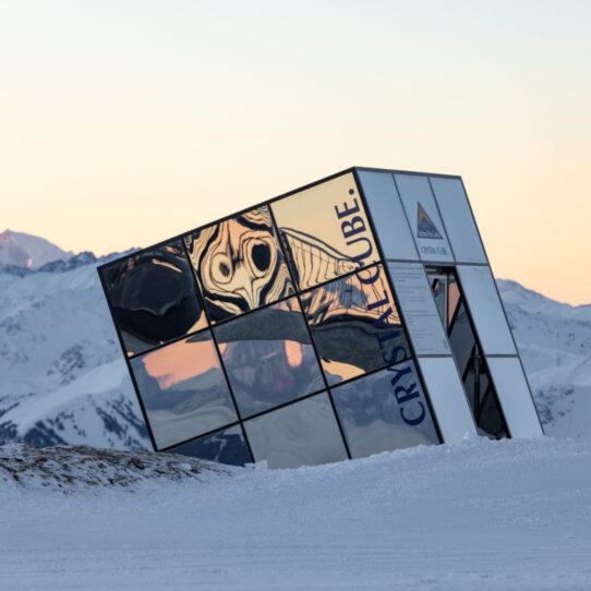 Serfaus-Fiss-Ladis-2022-Sonnenaufgang-beim-Crystal-Cube_Serfaus-Fiss-Ladis-Marketing-GmbH_Andreas-Kirschner (1) Serfaus-Fiss-Ladis-2022-Sonnenaufgang-beim-Crystal-Cube_Serfaus-Fiss-Ladis-Marketing-GmbH_Andreas-Kirschner (1)