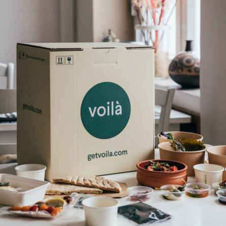 Voila - Yamas - Klassisches Menü - 01 Verpackt - 02 Mit Box-