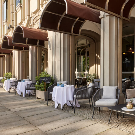 BERAG_Terrace_Breakfast