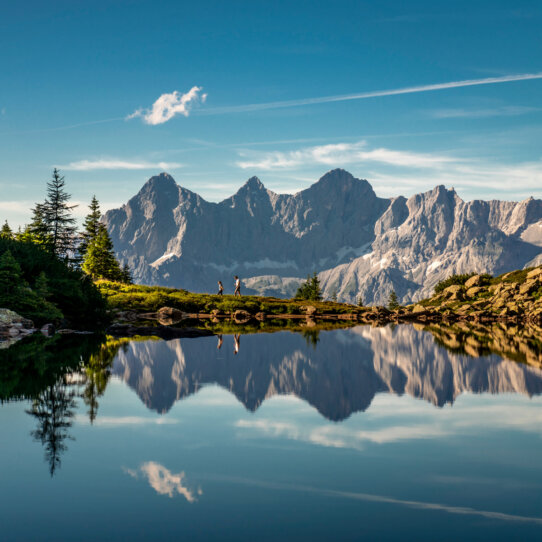 Auf der Reiteralm am Spiegelsee mit Blick auf Dachstein I Steiermark Tourismus I photo austria at