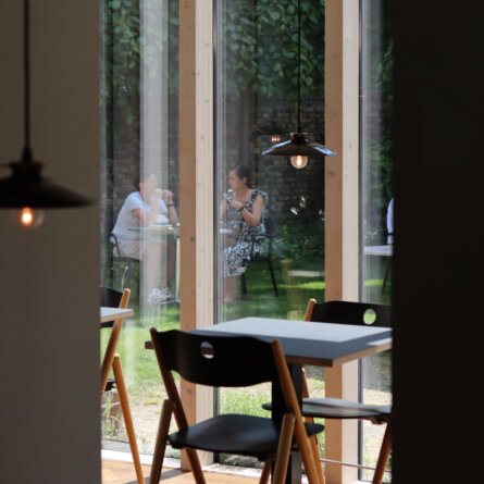 Cafe Drei Kaehne I Foto CG Ole Zimmermann (1)