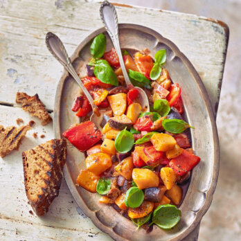 Cucina delle nonna _ Gemüse Peperonata ©Hubertus Schüler Cucina delle nonna _ Gemüse Peperonata ©Hubertus Schüler