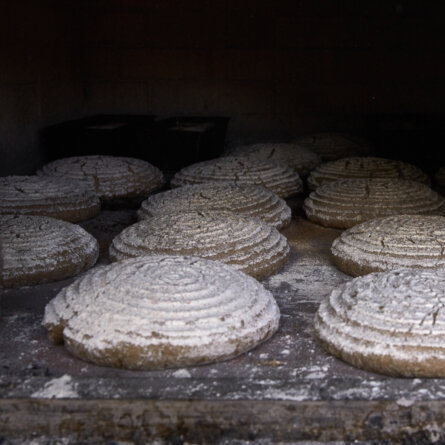 Genusswandern Österreich | Salzburg | Brot im Brotbackofen | Seehof in Goldegg | Foto: Mark-Seelen