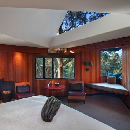 Tree House © Post Ranch Inn Photography by Kodiak Greenwood (1)