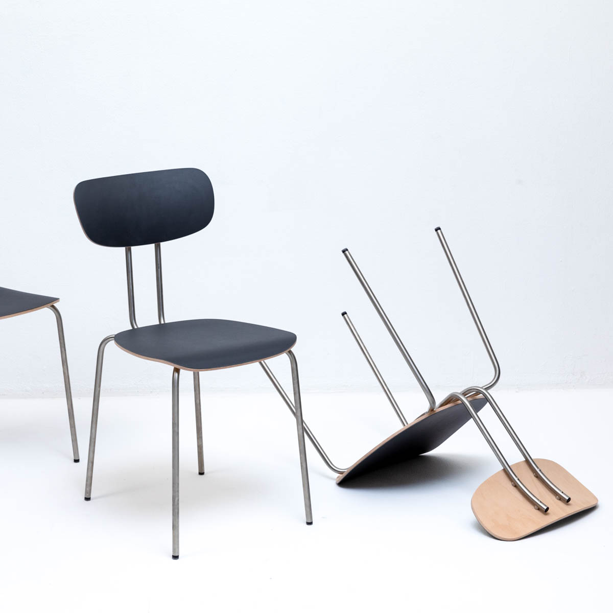 blickfang_designmesse_zuerich_2023_d_art_designaargauer stuhl charcoal