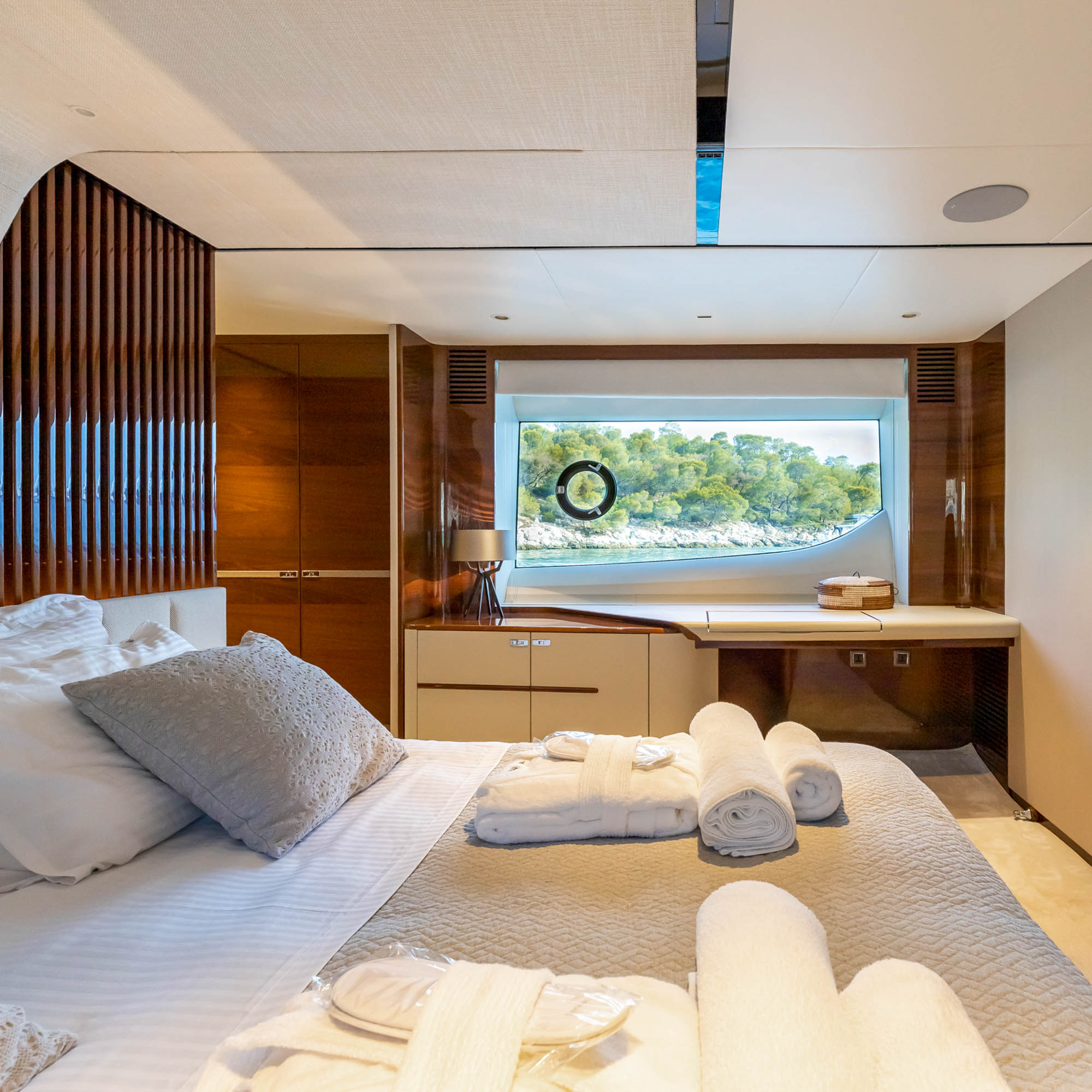 Yachtcharter mit Crew I Motoryachten-11