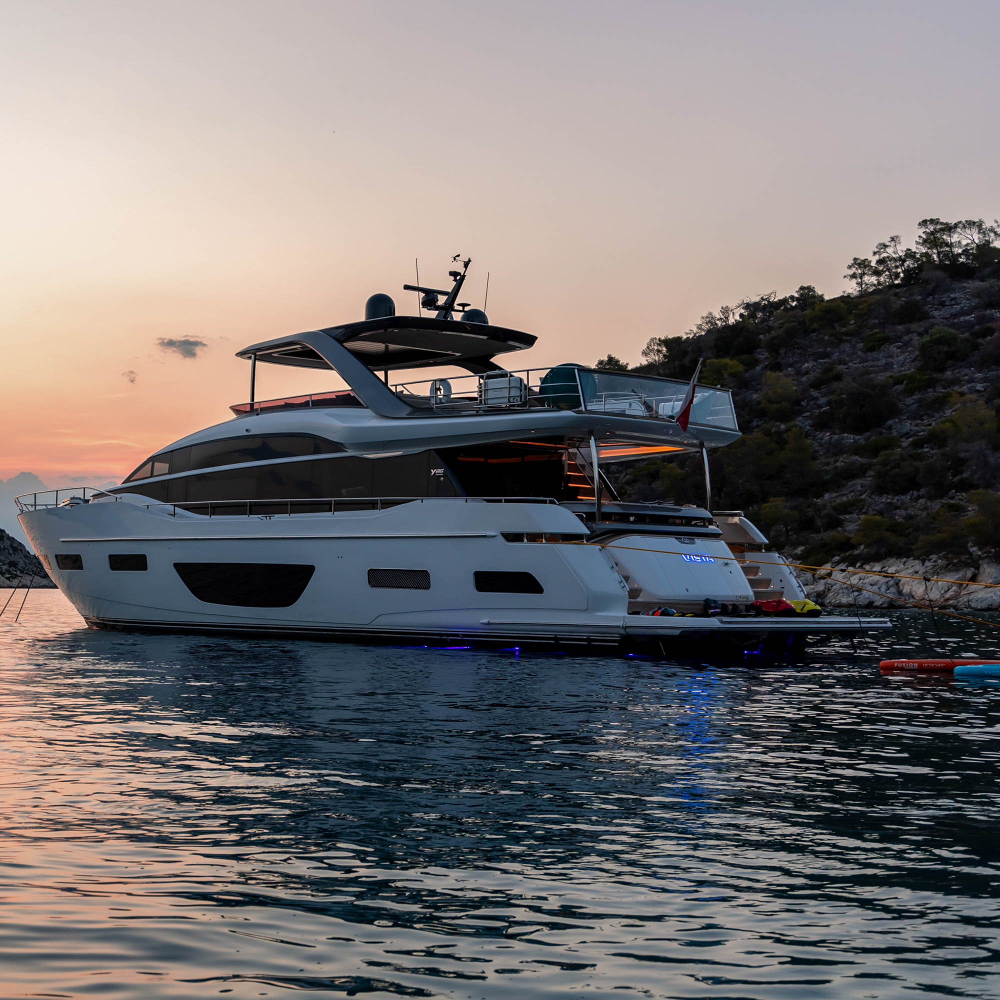 Yachtcharter mit Crew I Motoryachten-5