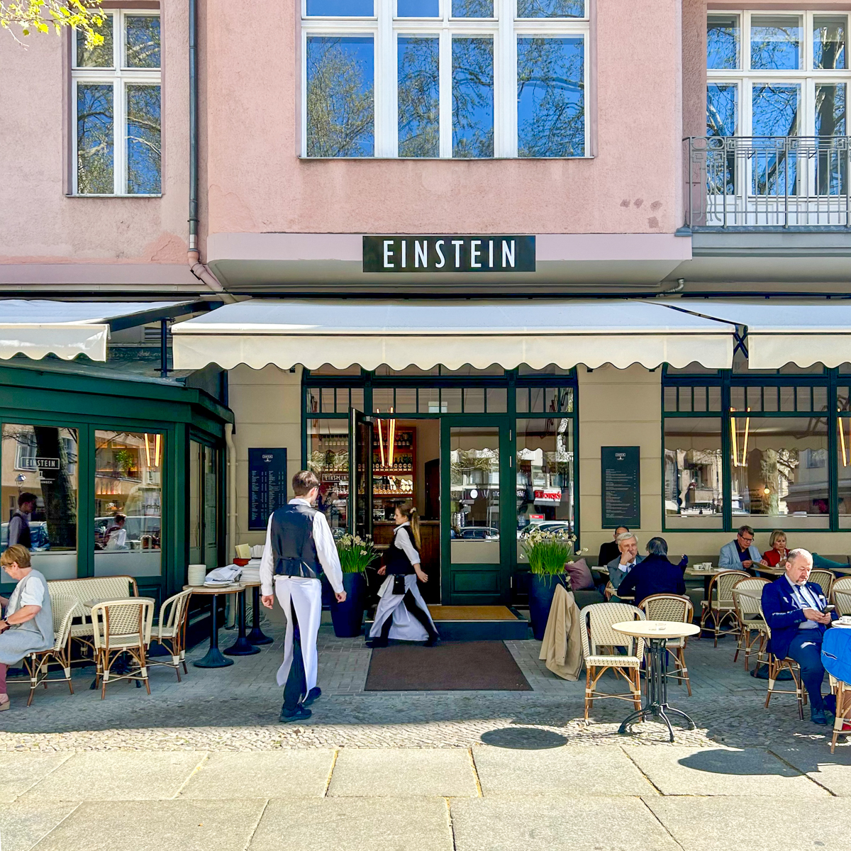 Einstein Mommseneck Charlottenburg-02