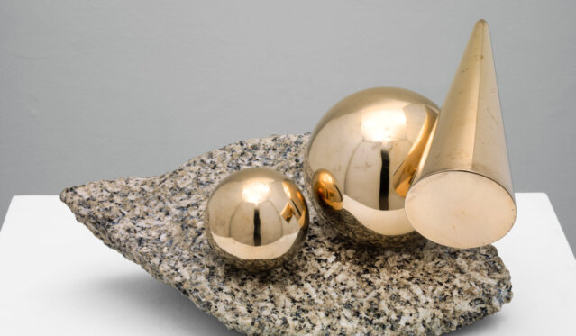 auch PRESSE_Marlow Moss_ Balanced Forms in Gunmetal on Cornish Granite_ 1956-7_Tate_ Schenkung von Miss Erica Brausen 1969_Photo Tate__ Estate of Marlow Moss - Kopie