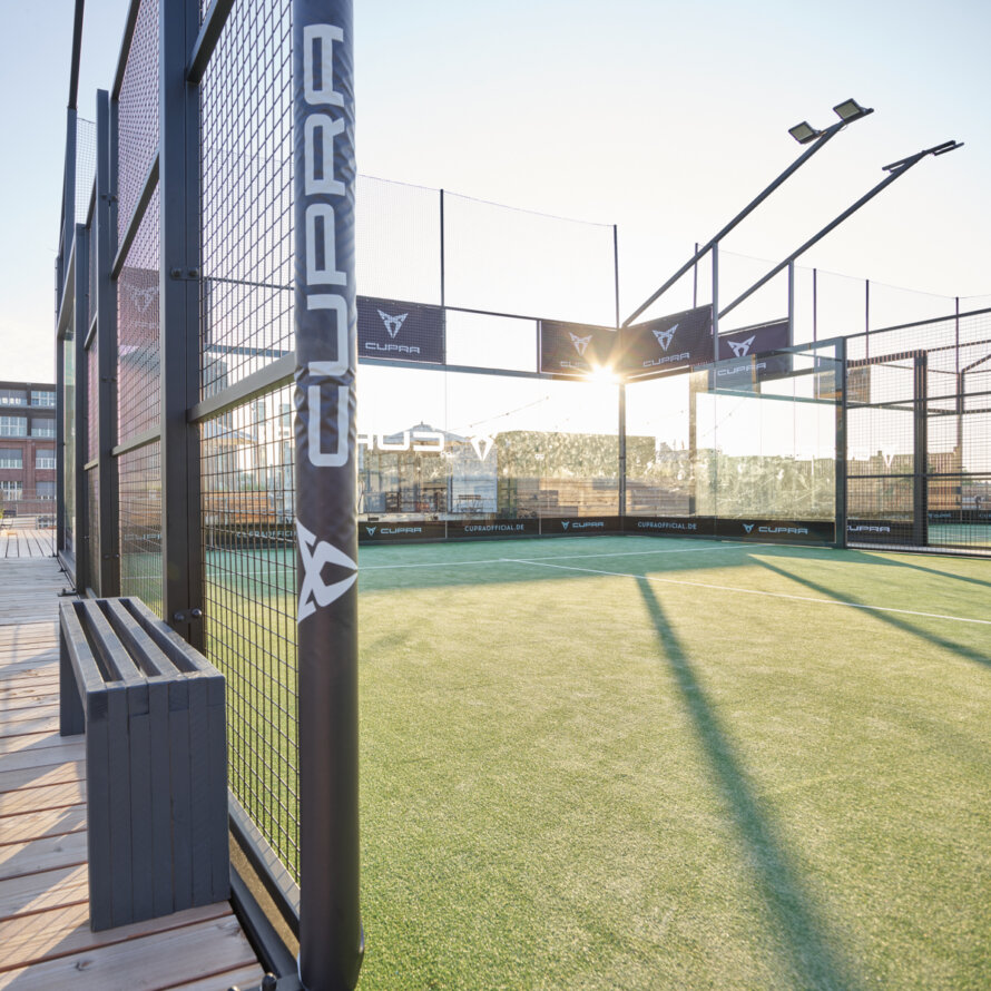 Tio Racket Tio Tio Padel Court auf dem Dach | Berlin | CREME GUIDES