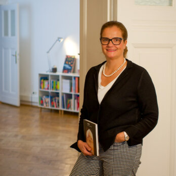 Dr. Annette Brandes von Ella Fogg Dr. Annette Brandes von Ella Fogg