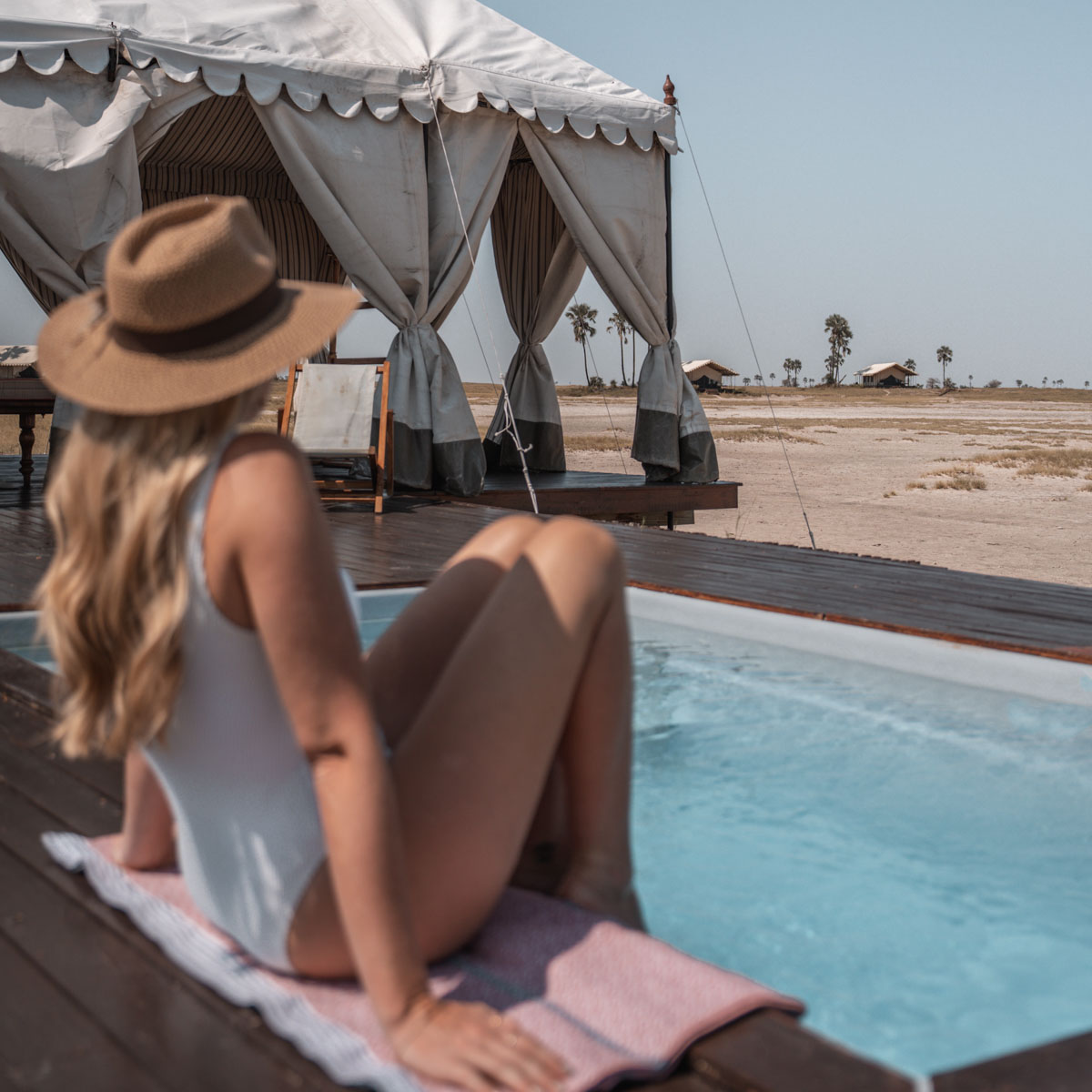 Botswana Frauen Safari San Camp Pool