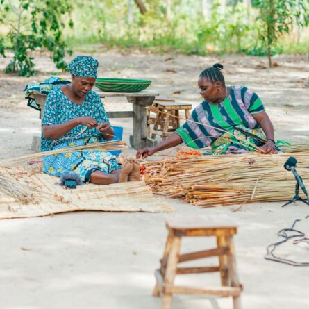 Frauen-aus-dem-Volk-der-Waata-in-Kenia