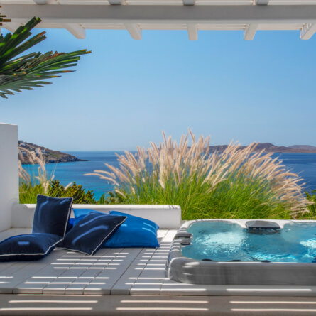 mykonos-grand-hotel-und-resort-pool