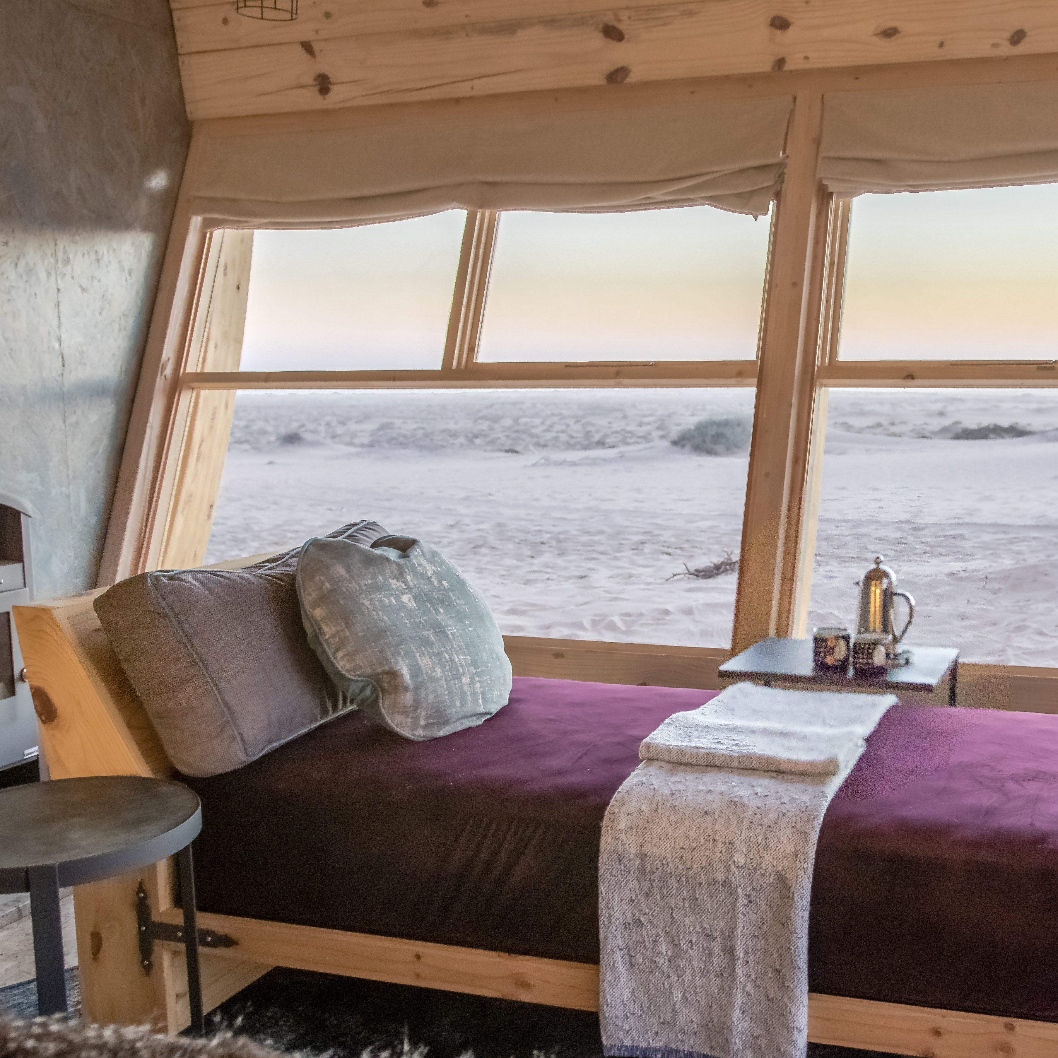 07 Shipwreck Lodge - Guest room daybed