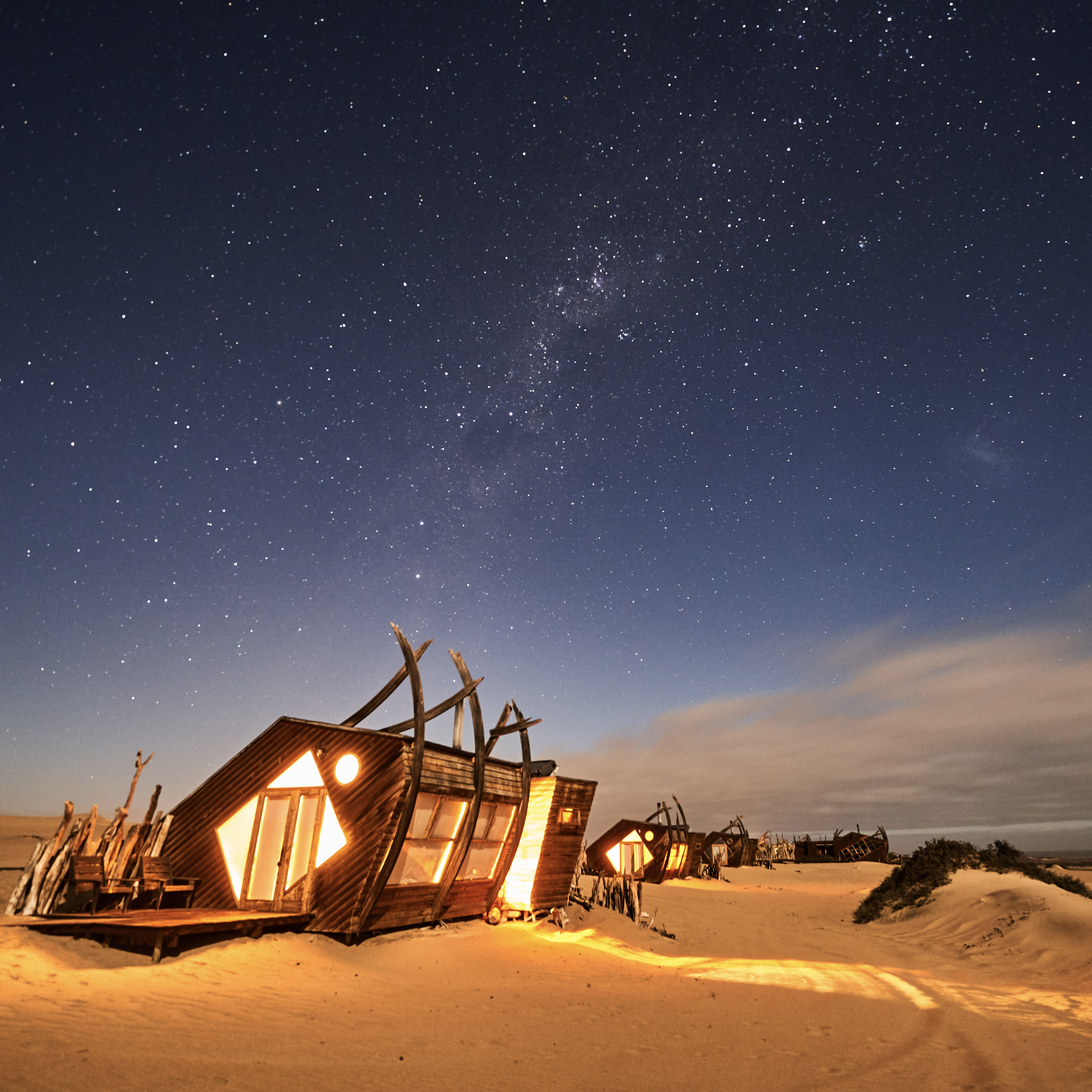 19 Shipwreck Lodge - Guest room by night