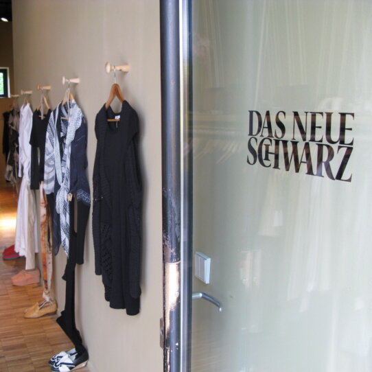 Das-neue-Schwarz-Mulckstraße-Berlin-Vintage-Second-Hand-Mode-2