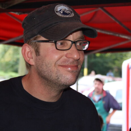 Steckerlfisch-Berlin-gegrillter-Fisch-Markt-2