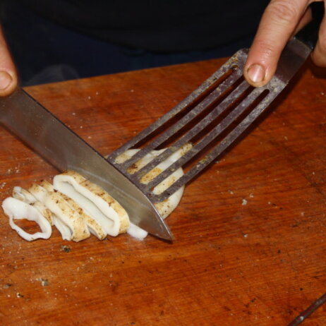 Steckerlfisch-Berlin-gegrillter-Fisch-Markt-3