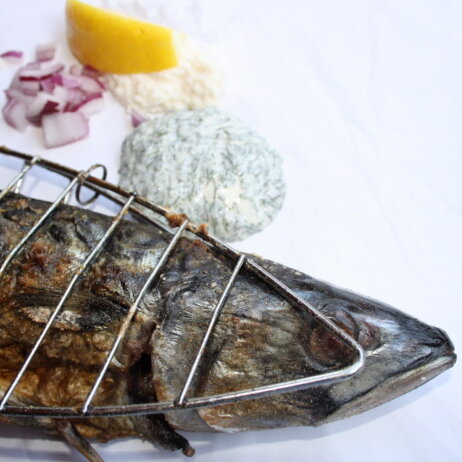 Steckerlfisch-Berlin-gegrillter-Fisch-Markt-4