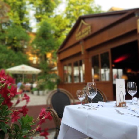 Biergarten in der Bar jeder Vernunft Berlin