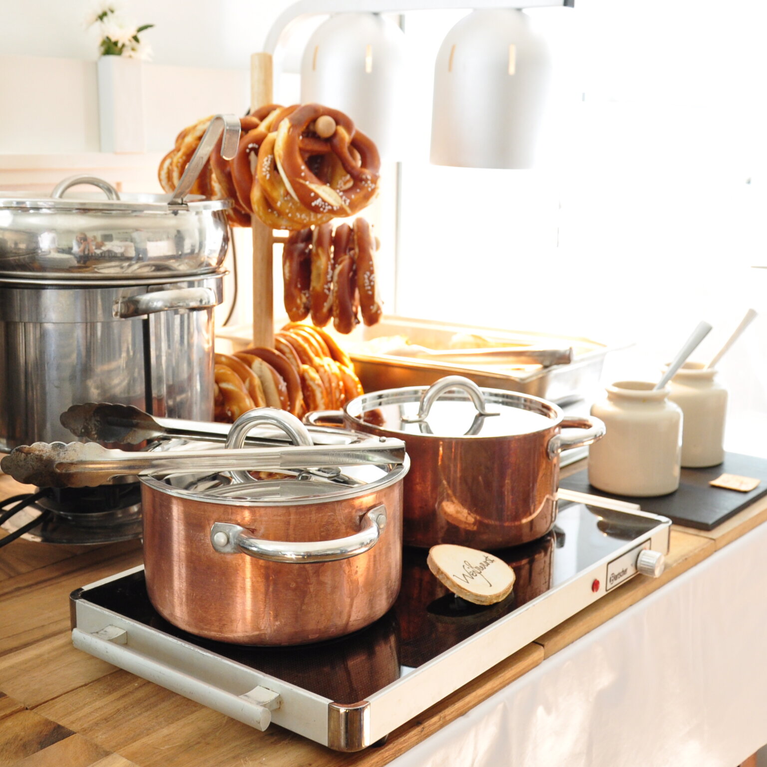 Schneeweiss-Berlin- Fruehstueck-Brunch-Brezeln