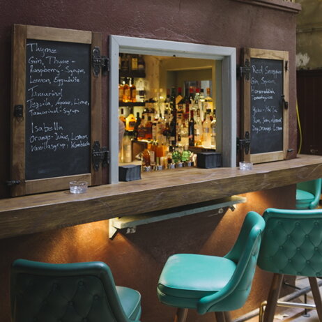 Le-Croco-bleu-Bar-Berlin-Theke