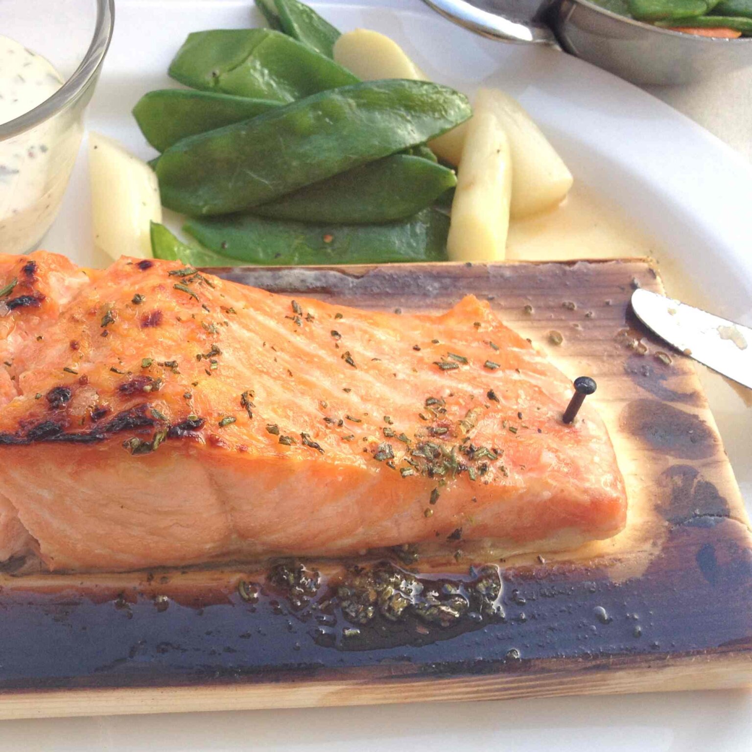 Rotisserie-Weingruen-Berlin-Flambierter-Lachs