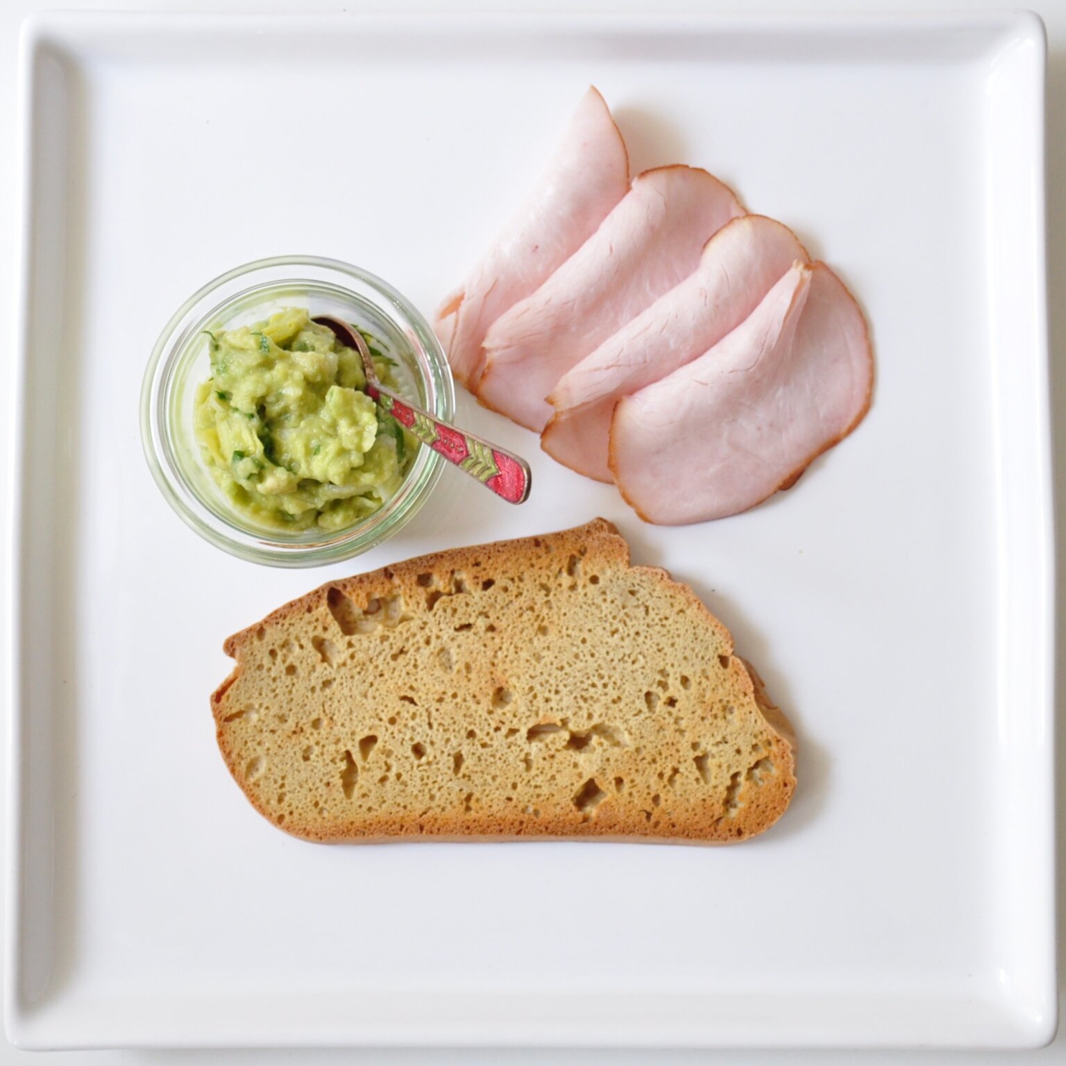 Paleo-Sandwich-Putenbrust-Guacamole-Zutaten