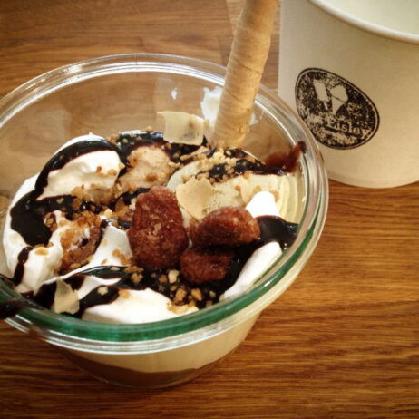 Gelateria-Mos-Eisley-Eisdiele-Berlin-Nuss-Becher