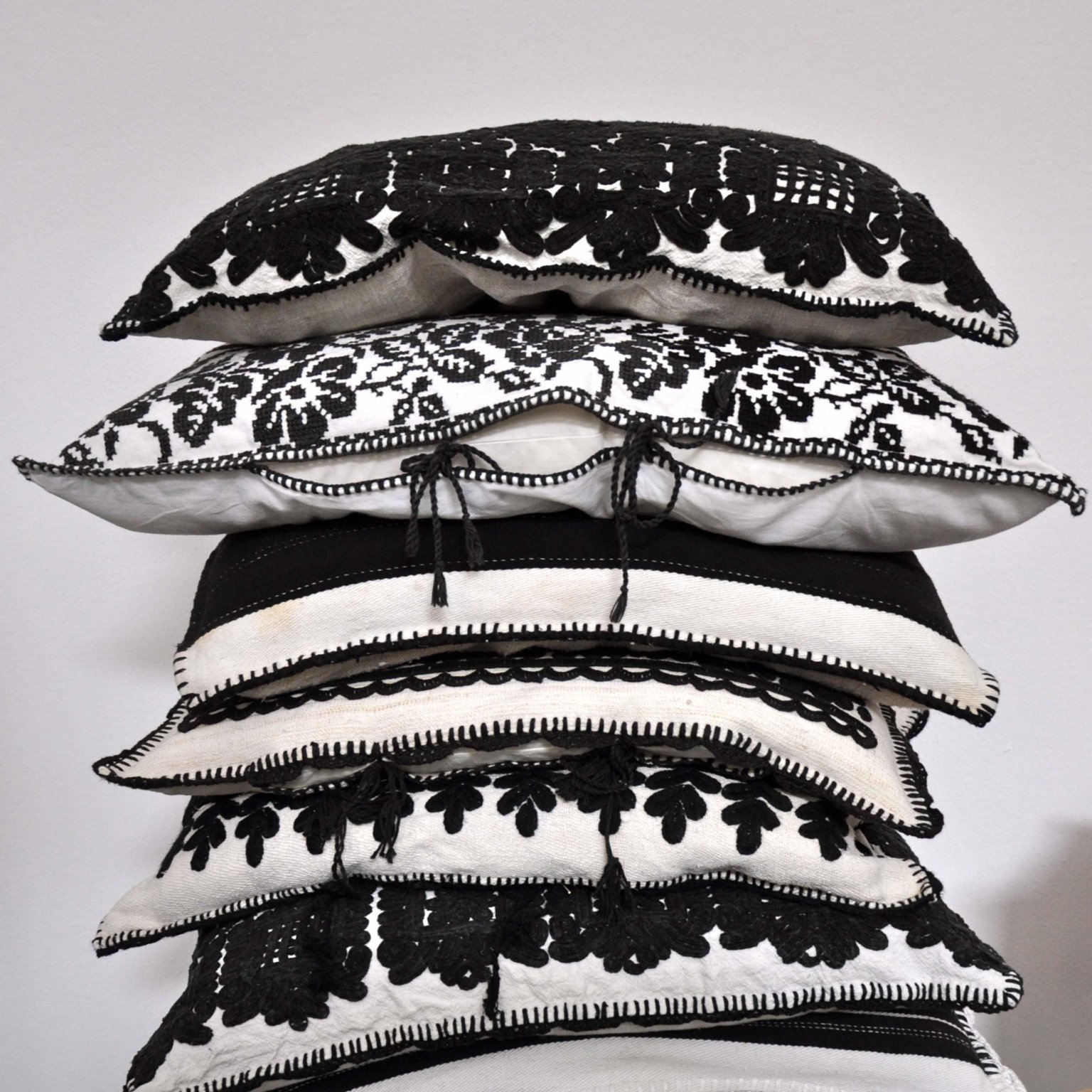 International-Wardrobe-Berlin-Folkloristische-Kissen