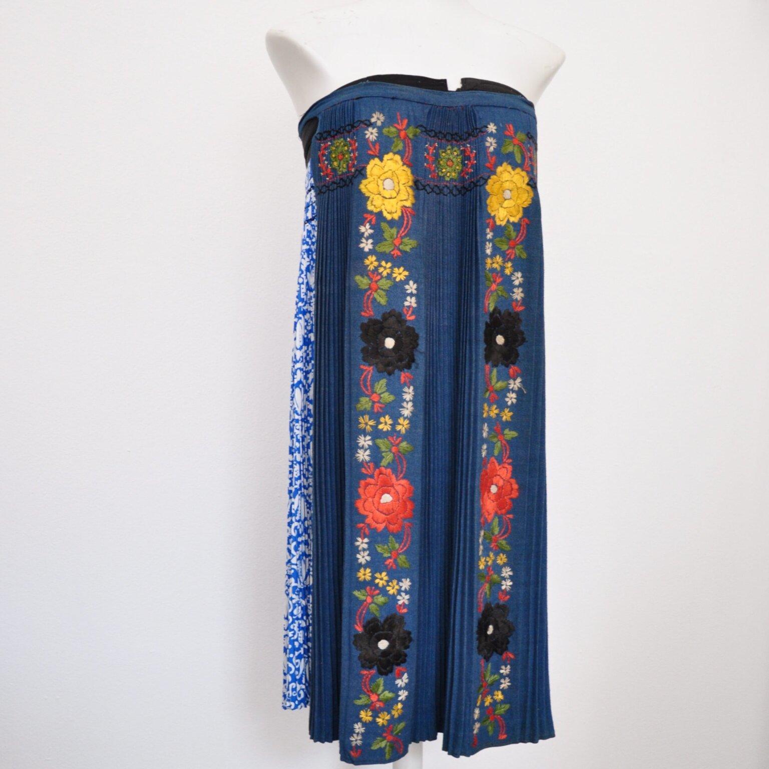 International-Wardrobe-Berlin-Folkloristische-Kleid