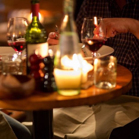 Kleines Jacob-Weinwirtschaft-Elbe-Bistrotisch