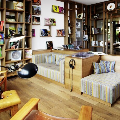 25h-HafenCity---Vinyl-Room