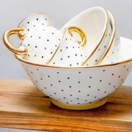 Inesc Bösch Zürich Geschirr mit blauen Punkten